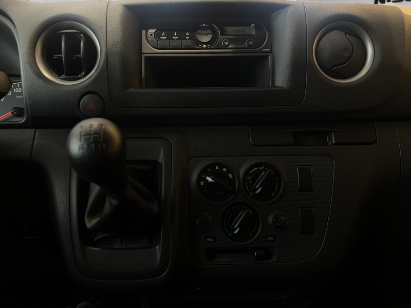 Nissan Comerciales Urvan Panel 4 pts. Amplia, TM5, a/ac. 2024